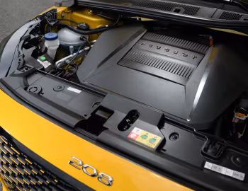 Under The Hood Peugeot e-208 GT [Latam] '2021–pr.