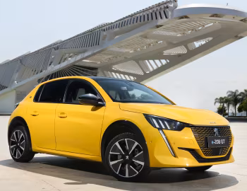 Peugeot e-208 GT [Latam] '2021–pr.
