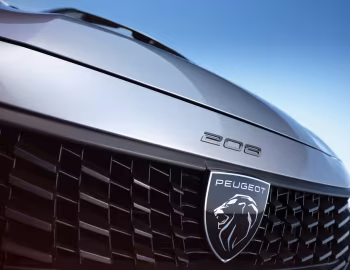 Логотип Peugeot E-208 Style [Worldwide] '2024–н.ч.