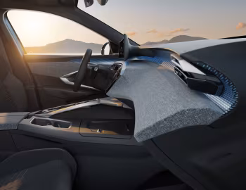 Interior Peugeot E-3008 GT [Worldwide] '2024–pr.