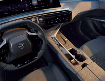 Interior Peugeot E-3008 GT [Worldwide] '2024–pr.