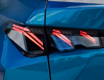 Peugeot E-3008 GT [UK-spec] '2024–н.ч.