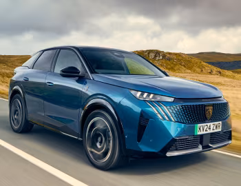 Peugeot E-3008 GT [UK-spec] '2024–pr.