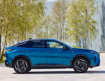 Peugeot E-3008 GT [UK-spec] '2024–н.ч.
