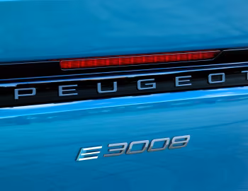 Peugeot E-3008 GT [UK-spec] '2024–pr.