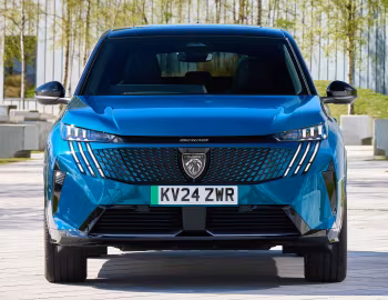 Peugeot E-3008 GT [UK-spec] '2024–н.ч.
