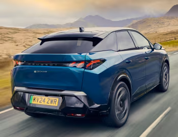 Peugeot E-3008 GT [UK-spec] '2024–pr.