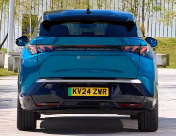Peugeot E-3008 GT [UK-spec] '2024–pr.