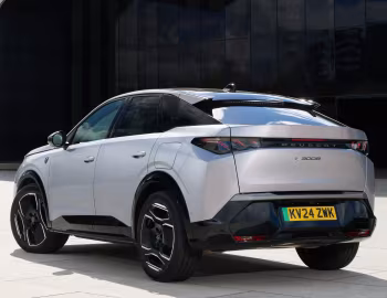 Peugeot E-3008 GT [UK-spec] '2024–н.ч.