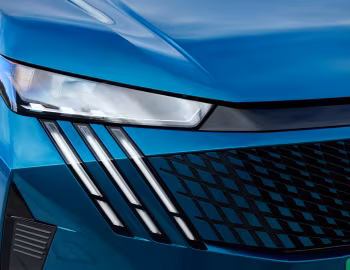 Peugeot E-3008 GT [UK-spec] '2024–н.ч.