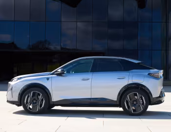 Peugeot E-3008 GT [UK-spec] '2024–pr.