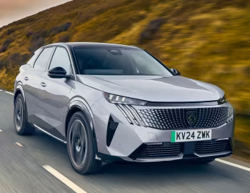 Peugeot E-3008 GT [UK-spec] '2024–pr.