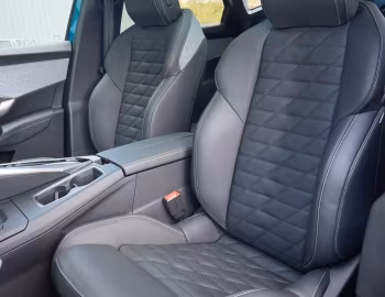 Інтер'єр Peugeot E-3008 GT [UK-spec] '2024–н.ч.