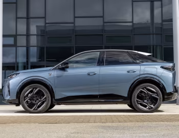 Peugeot E-3008 GT Dual Motor [UK-spec] '2025–pr.