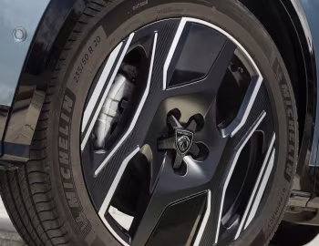Peugeot E-3008 GT Dual Motor [UK-spec] '2025–pr.