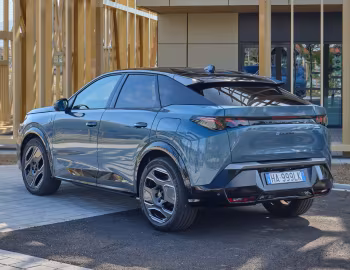 Peugeot E-3008 GT Long Range [Worldwide] '2024–pr.