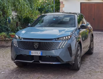 Peugeot E-3008 GT Long Range [Worldwide] '2024–pr.