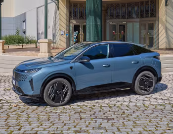 Peugeot E-3008 GT Long Range [Worldwide] '2024–pr.
