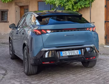 Peugeot E-3008 GT Long Range [Worldwide] '2024–н.ч.