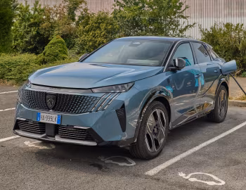 Peugeot E-3008 GT Long Range [Worldwide] '2024–pr.