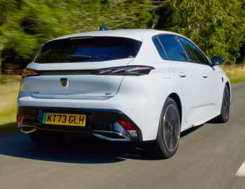 Peugeot E-308 GT [UK-spec] '2023–pr.