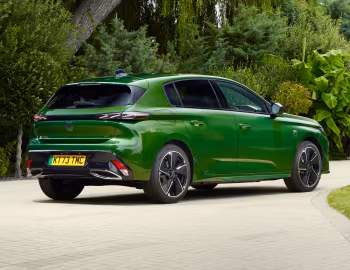 Peugeot E-308 GT [UK-spec] '2023–pr.
