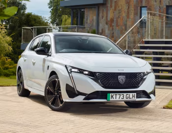 Peugeot E-308 GT [UK-spec] '2023–pr.