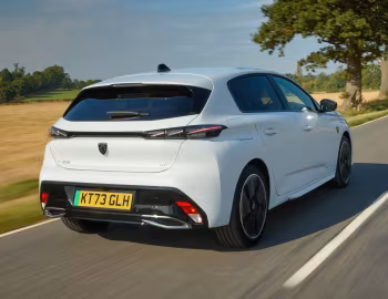 Peugeot E-308 GT [UK-spec] '2023–pr.