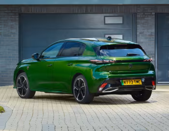 Peugeot E-308 GT [UK-spec] '2023–pr.