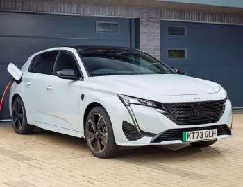 Peugeot E-308 GT [UK-spec] '2023–pr.