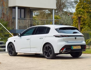 Peugeot E-308 GT [UK-spec] '2023–pr.