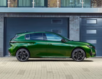 Peugeot E-308 GT [UK-spec] '2023–pr.