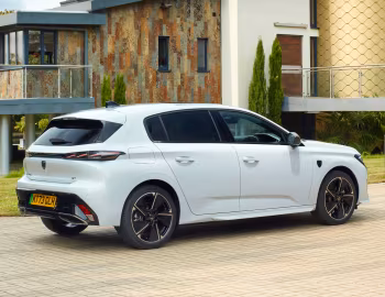 Peugeot E-308 GT [UK-spec] '2023–pr.