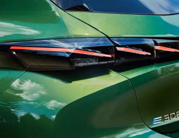 Peugeot E-308 GT [UK-spec] '2023–pr.