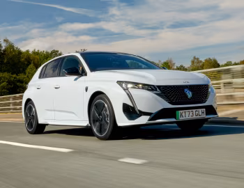 Peugeot E-308 GT [UK-spec] '2023–pr.