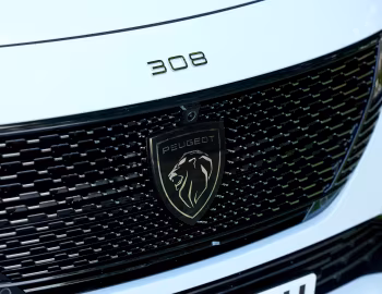 Peugeot E-308 GT [UK-spec] '2023–pr.