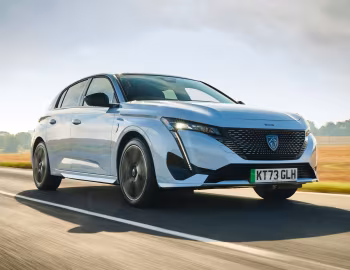 Peugeot E-308 GT [UK-spec] '2023–pr.
