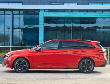 Peugeot E-308 SW GT [UK-spec] '2023–pr.