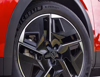 Peugeot E-408 GT [UK-spec] '2025–26