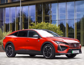Peugeot E-408 GT [UK-spec] '2025–26