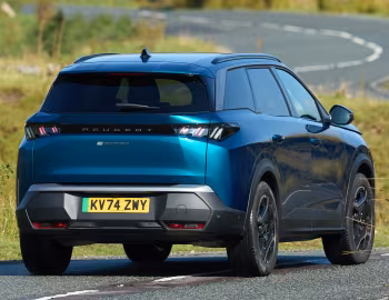 Peugeot E-5008 Allure [UK-spec] '2024–н.ч.