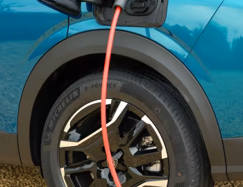 Peugeot E-5008 Allure [UK-spec] '2024–н.ч.