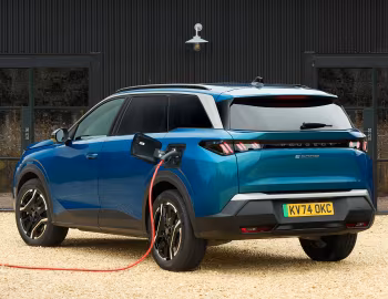 Peugeot E-5008 Allure [UK-spec] '2024–н.ч.