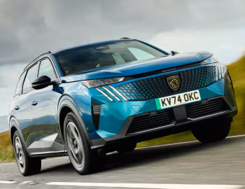 Peugeot E-5008 Allure [UK-spec] '2024–pr.