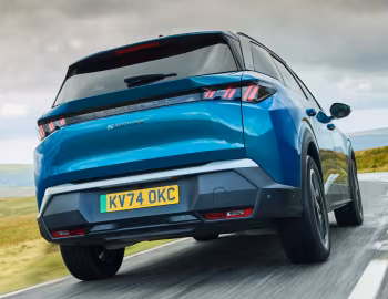Peugeot E-5008 Allure [UK-spec] '2024–н.ч.