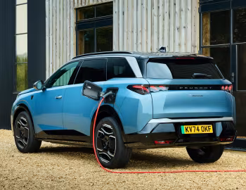 Peugeot E-5008 GT [UK-spec] '2024–н.ч.