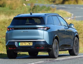 Peugeot E-5008 GT [UK-spec] '2024–pr.