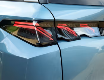 Peugeot E-5008 GT [UK-spec] '2024–н.ч.