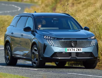 Peugeot E-5008 GT [UK-spec] '2024–н.ч.