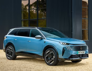 Peugeot E-5008 GT [UK-spec] '2024–н.ч.